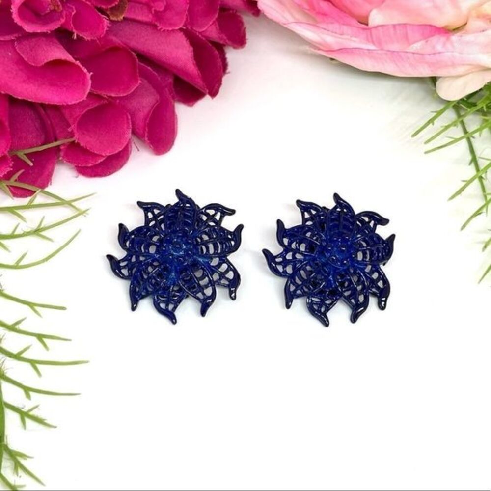 VINTAGE⚜️RETRO Navy Blue Floral Metal Painted Clip Earrings